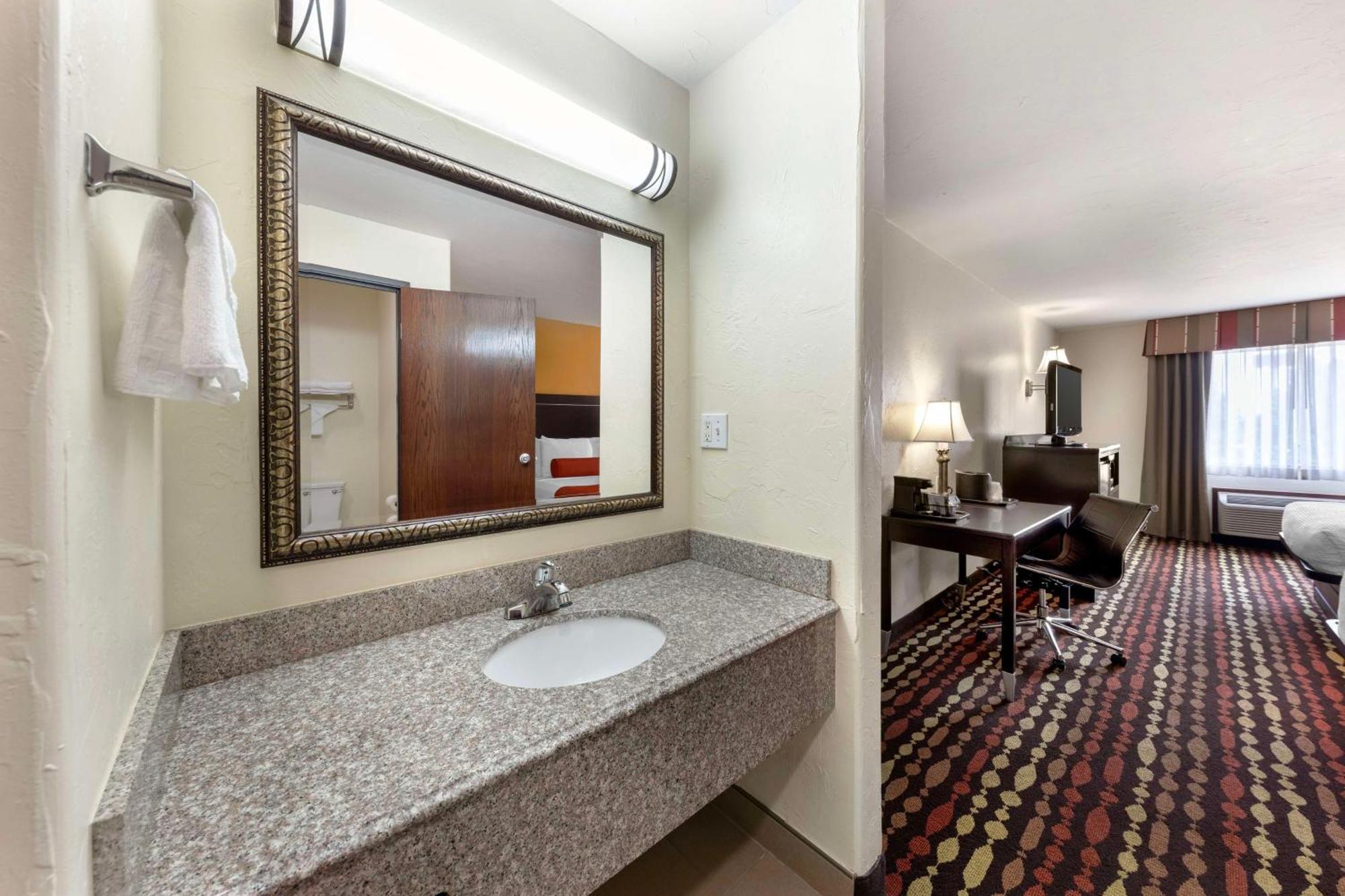 Best Western Greentree Inn & Suites Moore Zewnętrze zdjęcie